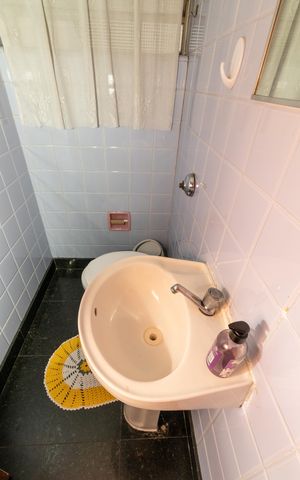 Casa à venda com 331m², 5 quartos e 4 vagas Casa à venda com 331m², 5 quartos e 4 vagasLavabo