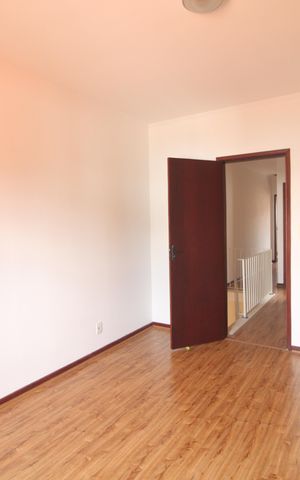 Casa à venda com 168m², 3 quartos e 2 vagasSuíte