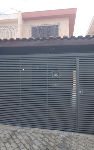 Casa à venda com 168m², 3 quartos e 2 vagasFachada