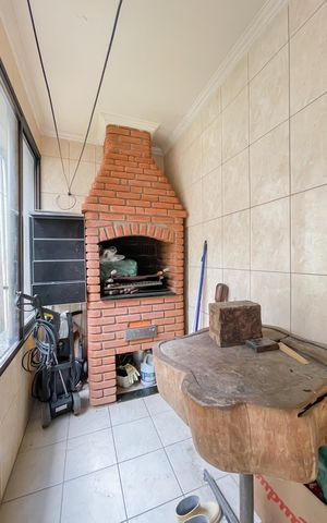 Casa à venda com 170m², 3 quartos e 2 vagas Casa à venda com 170m², 3 quartos e 2 vagasÁrea comum - Churrasqueira