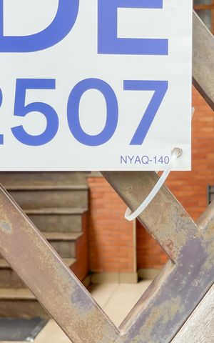 Casa à venda com 170m², 3 quartos e 2 vagas Casa à venda com 170m², 3 quartos e 2 vagasNYAQ-140