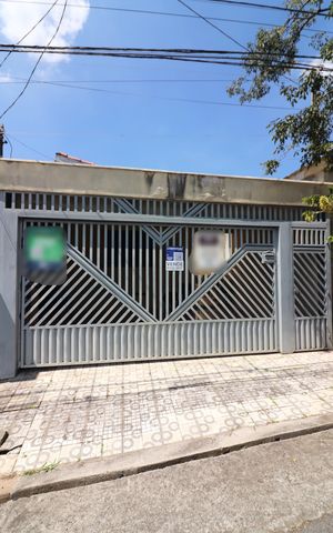 Casa à venda com 136m², 3 quartos e 2 vagasFachada