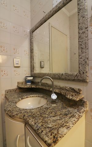 Casa à venda com 136m², 3 quartos e 2 vagasBanheiro Social