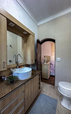 Casa à venda com 200m², 4 quartos e 4 vagas Casa à venda com 200m², 4 quartos e 4 vagasBanheiro da Suíte