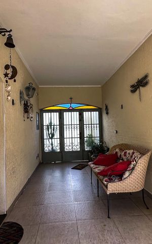 Casa à venda com 200m², 4 quartos e 4 vagas Casa à venda com 200m², 4 quartos e 4 vagasQuintal
