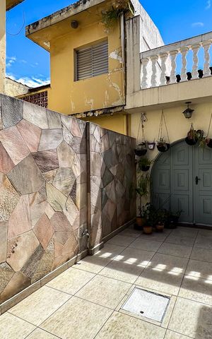 Casa à venda com 200m², 4 quartos e 4 vagas Casa à venda com 200m², 4 quartos e 4 vagasQuintal