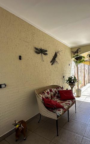 Casa à venda com 200m², 4 quartos e 4 vagas Casa à venda com 200m², 4 quartos e 4 vagasQuintal