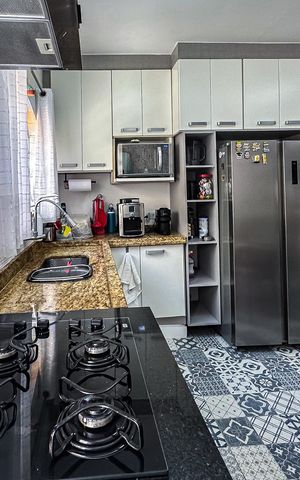 Casa à venda com 200m², 4 quartos e 4 vagas Casa à venda com 200m², 4 quartos e 4 vagasCozinha