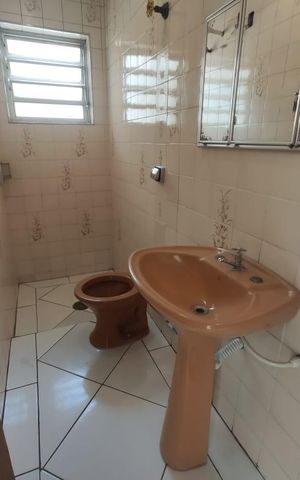 Casa para alugar com 65m², 2 quartos e sem vaga Casa para alugar com 65m², 2 quartos e sem vagaBanheiro