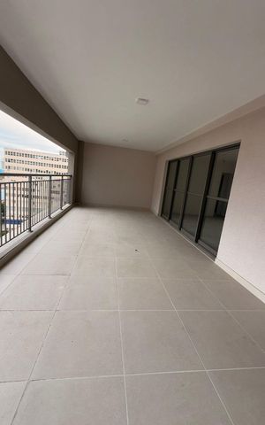 Apartamento à venda com 155m², 3 quartos e 2 vagas Apartamento à venda com 155m², 3 quartos e 2 vagasVaranda