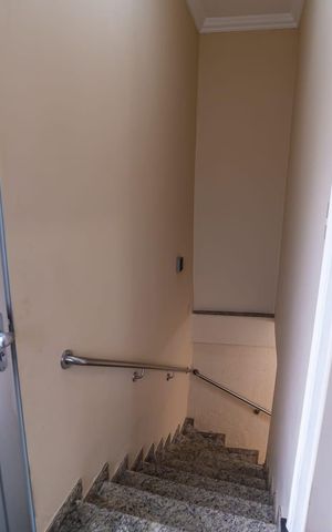 Casa à venda com 245m², 3 quartos e 10 vagasEscada