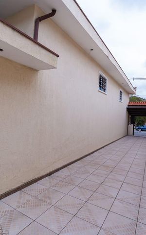 Casa à venda com 245m², 3 quartos e 10 vagasÁrea externa