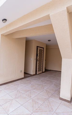 Casa à venda com 245m², 3 quartos e 10 vagasÁrea externa