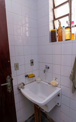 Casa à venda com 245m², 3 quartos e 10 vagasBanheiro de serviço
