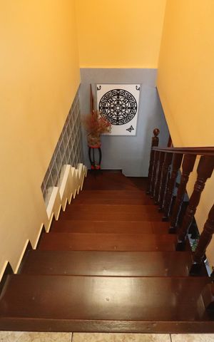 Casa para alugar com 478m², 5 quartos e 5 vagasEscada