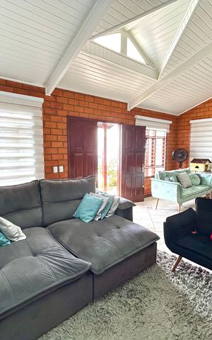Casa à venda com 222m², 3 quartos e 4 vagas Casa à venda com 222m², 3 quartos e 4 vagasSala