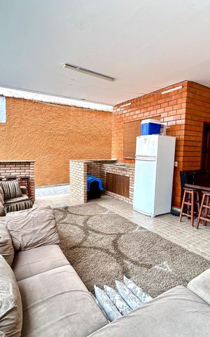 Casa à venda com 222m², 3 quartos e 4 vagas Casa à venda com 222m², 3 quartos e 4 vagasQuintal