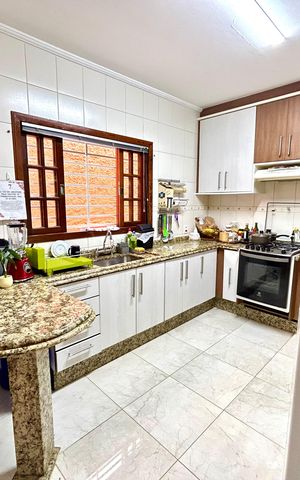 Casa à venda com 222m², 3 quartos e 4 vagas Casa à venda com 222m², 3 quartos e 4 vagasCozinha