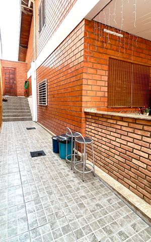 Casa à venda com 222m², 3 quartos e 4 vagas Casa à venda com 222m², 3 quartos e 4 vagasQuintal