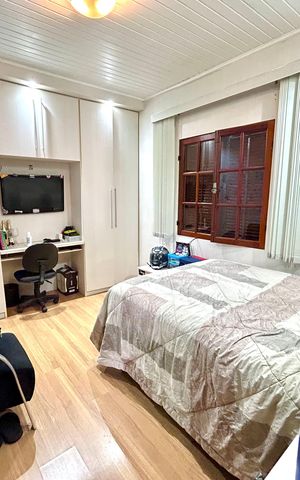 Casa à venda com 222m², 3 quartos e 4 vagas Casa à venda com 222m², 3 quartos e 4 vagasQuarto 1