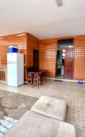 Casa à venda com 222m², 3 quartos e 4 vagas Casa à venda com 222m², 3 quartos e 4 vagasQuintal / Churrasqueira