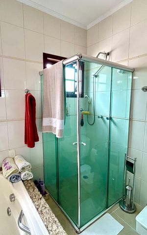 Casa à venda com 222m², 3 quartos e 4 vagas Casa à venda com 222m², 3 quartos e 4 vagasBanheiro da Suíte