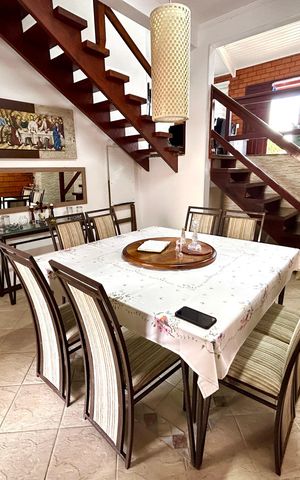 Casa à venda com 222m², 3 quartos e 4 vagas Casa à venda com 222m², 3 quartos e 4 vagasCopa