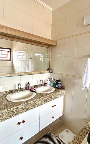 Casa à venda com 222m², 3 quartos e 4 vagas Casa à venda com 222m², 3 quartos e 4 vagasBanheiro da Suíte