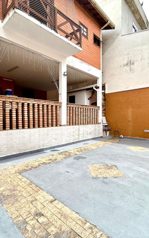 Casa à venda com 222m², 3 quartos e 4 vagas Casa à venda com 222m², 3 quartos e 4 vagasQuintal