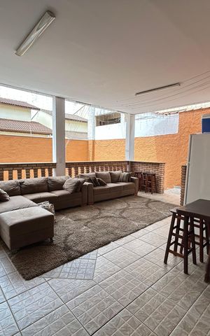 Casa à venda com 222m², 3 quartos e 4 vagas Casa à venda com 222m², 3 quartos e 4 vagasQuintal