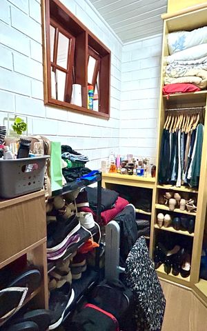 Casa à venda com 222m², 3 quartos e 4 vagas Casa à venda com 222m², 3 quartos e 4 vagasCloset da suíte