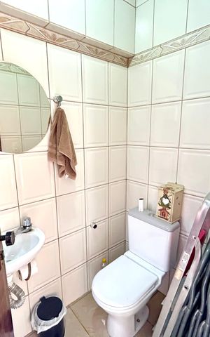 Casa à venda com 222m², 3 quartos e 4 vagas Casa à venda com 222m², 3 quartos e 4 vagasLavabo 2