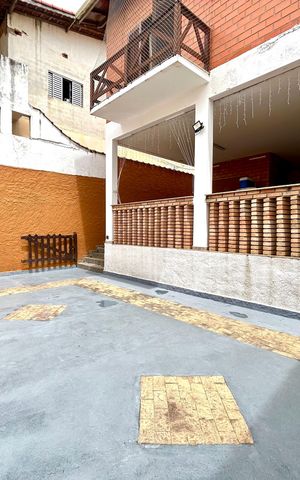 Casa à venda com 222m², 3 quartos e 4 vagas Casa à venda com 222m², 3 quartos e 4 vagasQuintal