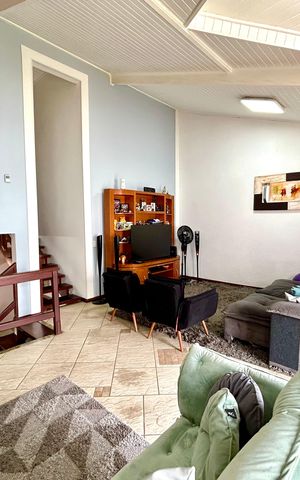 Casa à venda com 222m², 3 quartos e 4 vagas Casa à venda com 222m², 3 quartos e 4 vagasSala