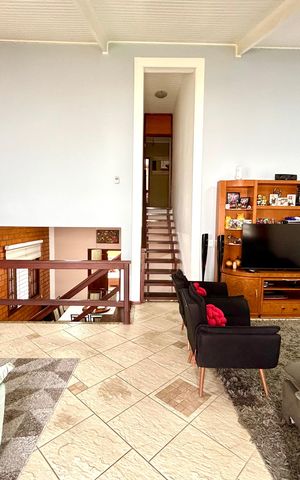 Casa à venda com 222m², 3 quartos e 4 vagas Casa à venda com 222m², 3 quartos e 4 vagasSala