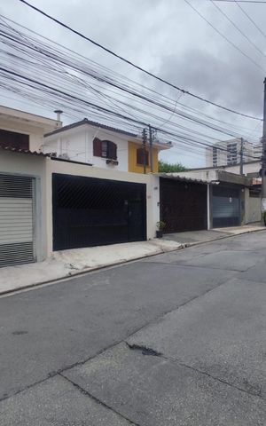Casa à venda com 150m², 4 quartos e 2 vagas Casa à venda com 150m², 4 quartos e 2 vagasFachada
