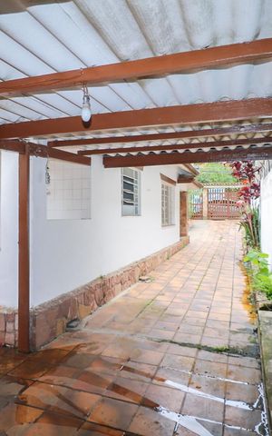 Casa à venda com 150m², 2 quartos e 5 vagas Casa à venda com 150m², 2 quartos e 5 vagasGaragem
