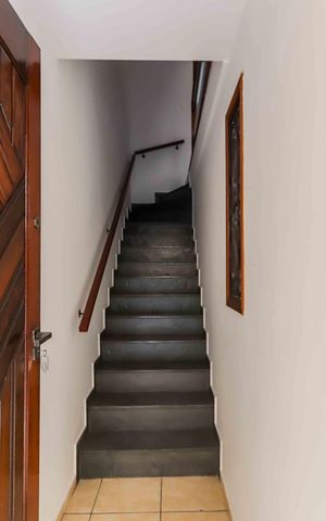Casa de condomínio à venda com 113m², 2 quartos e 2 vagasEscadas