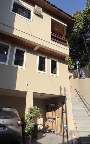Casa à venda com 120m², 3 quartos e 4 vagas Casa à venda com 120m², 3 quartos e 4 vagasÁrea externa