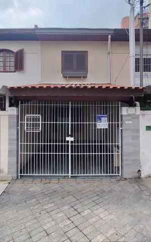 Casa à venda com 144m², 2 quartos e 1 vaga Casa à venda com 144m², 2 quartos e 1 vagaFachada
