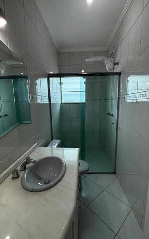 Casa à venda com 166m², 3 quartos e 3 vagas Casa à venda com 166m², 3 quartos e 3 vagasBanheiro