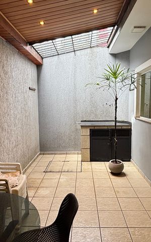 Casa à venda com 166m², 3 quartos e 3 vagas Casa à venda com 166m², 3 quartos e 3 vagasÁrea comum
