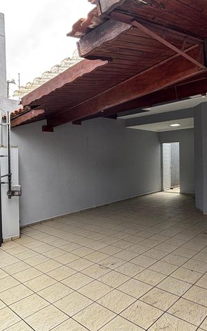 Casa à venda com 166m², 3 quartos e 3 vagas Casa à venda com 166m², 3 quartos e 3 vagasÁrea comum