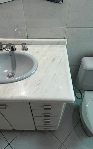 Casa à venda com 166m², 3 quartos e 3 vagas Casa à venda com 166m², 3 quartos e 3 vagasBanheiro