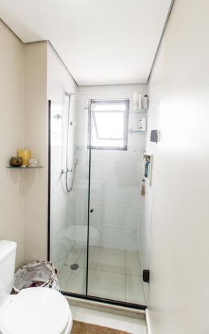 Apartamento à venda com 82m², 2 quartos e 2 vagas Apartamento à venda com 82m², 2 quartos e 2 vagasBanheiro da Suíte