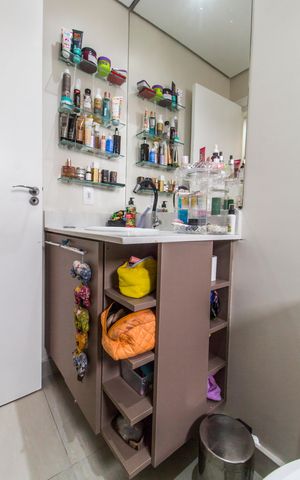 Apartamento à venda com 82m², 2 quartos e 2 vagas Apartamento à venda com 82m², 2 quartos e 2 vagasBanheiro da Suíte