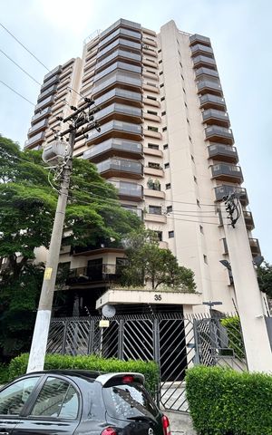 Casa de condomínio à venda com 256m², 3 quartos e 3 vagas Casa de condomínio à venda com 256m², 3 quartos e 3 vagasFachada