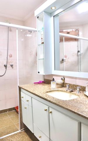 Casa de condomínio à venda com 256m², 3 quartos e 3 vagas Casa de condomínio à venda com 256m², 3 quartos e 3 vagasBanheiro