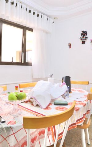 Casa de condomínio à venda com 256m², 3 quartos e 3 vagas Casa de condomínio à venda com 256m², 3 quartos e 3 vagasCopa