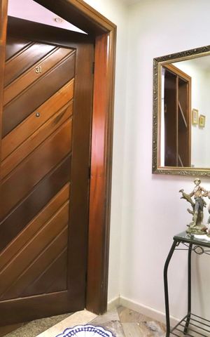 Casa de condomínio à venda com 256m², 3 quartos e 3 vagas Casa de condomínio à venda com 256m², 3 quartos e 3 vagasHall de entrada